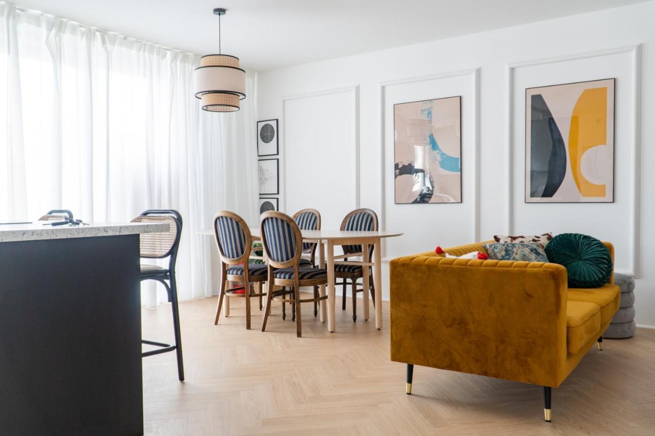 Old Town Gem Designer Apartment - Centre Location - Families - Remote Work Γκντανσκ Εξωτερικό φωτογραφία